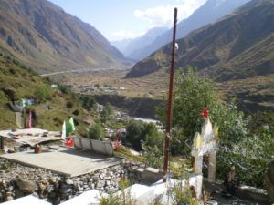 Vyasa Höhle, Blick auf Badrinath