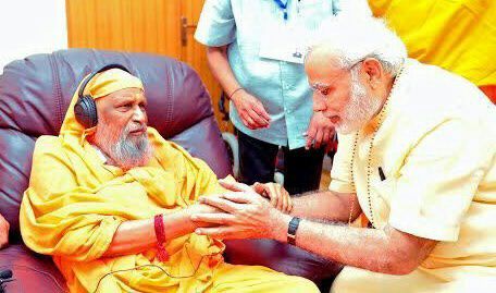 Swami Dayananda und Narendra Modi, 2 Wochen vor Mahasamadhi 